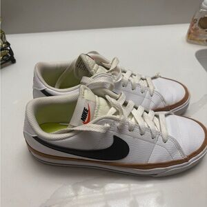 Nike women’s Court Sneakers